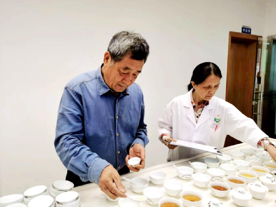 有关于福建省市场监督管理局、省供销社领导莅临大赛评审现场指导的消息(6)