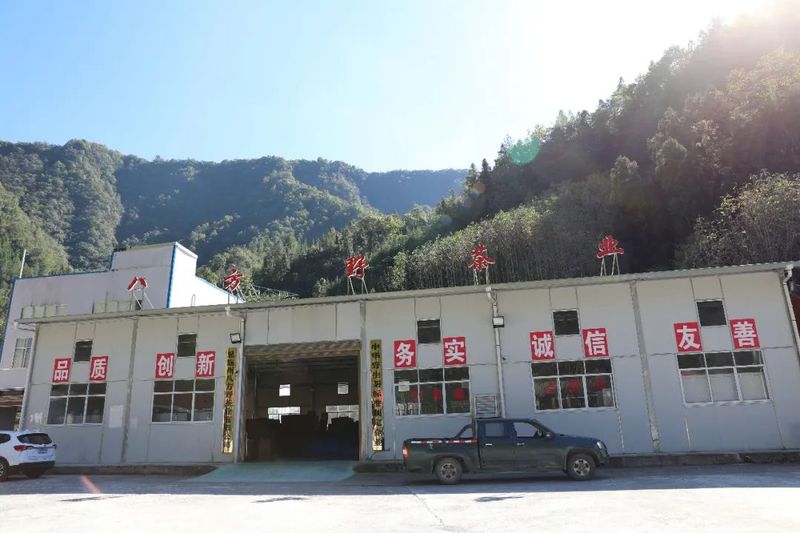 有关于鹤峰县：荒山野茶成致富“黄金叶”的相关内容(1)