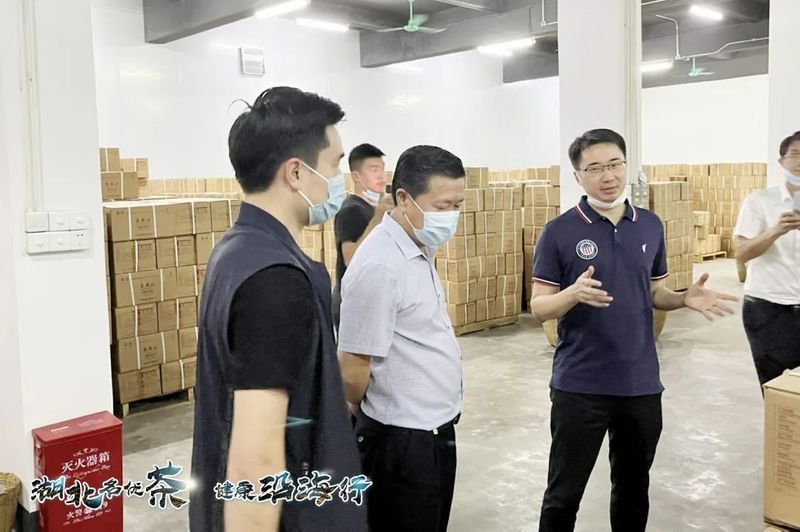 有关于湖北“一红一绿一黑”今日抱团闯广东的相关内容(3)