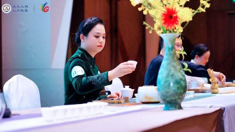 有关于斗茶技 赛茶香 2022年“东卓杯”茶艺师职业技能竞赛决赛圆满结束！金 银 铜及优胜奖诞生！的信息(17)