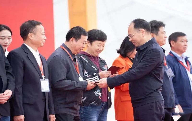 关于从基层一线诞生的茶叶高级职称 潇湘茶高级职称专场首次评定32名高级农艺师的新闻(2)