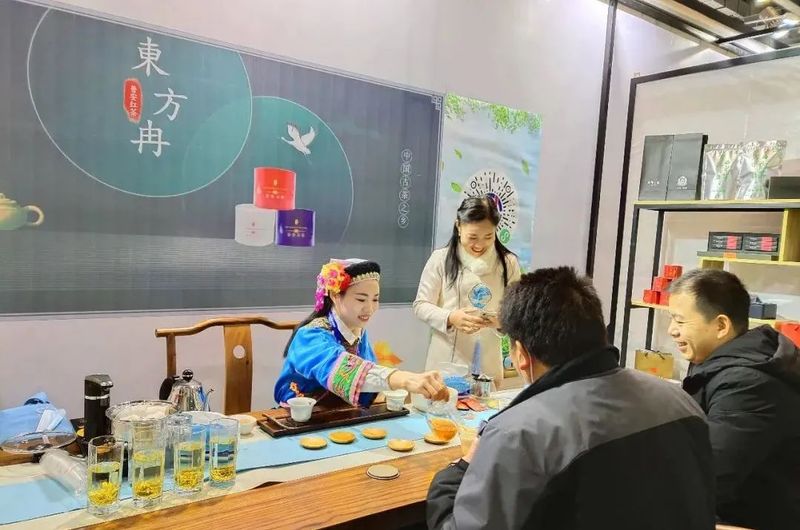 有关于红福姐妹:冉冉盛开的茶山之花的内容(4)