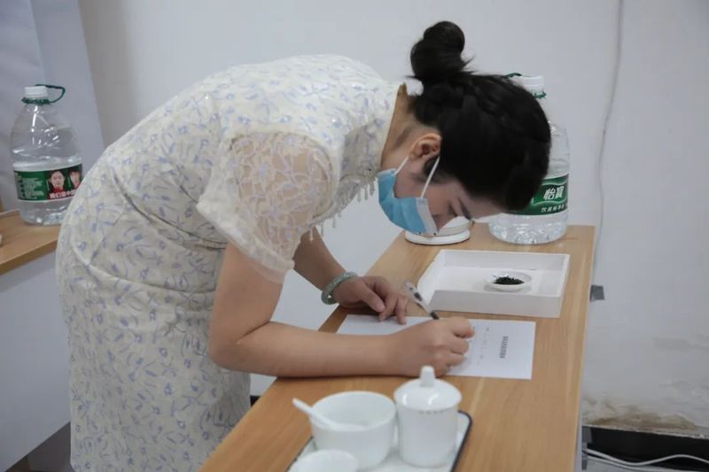 关于2022湖北省第一届茶艺竞赛恩施州选拔赛打响,选手惊艳亮相!的资讯(14)