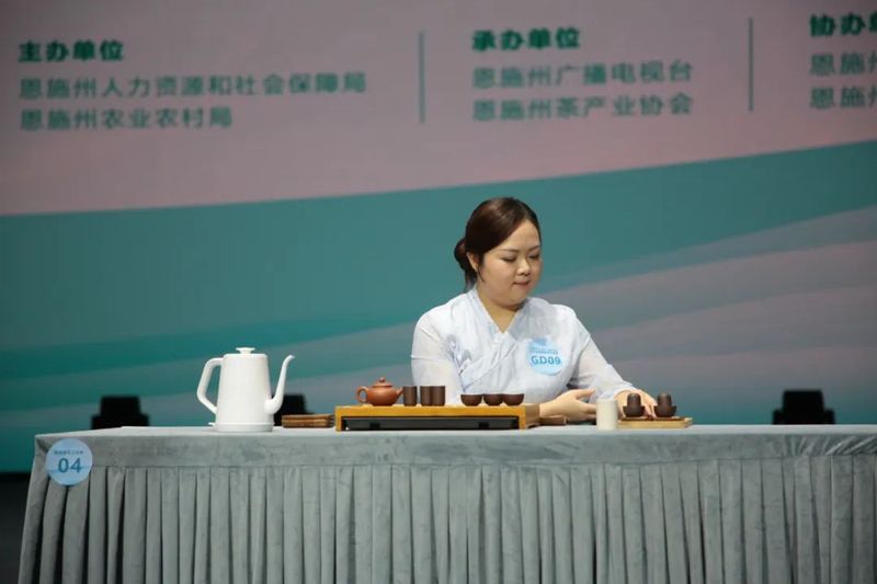 关于2022湖北省第一届茶艺竞赛恩施州选拔赛打响,选手惊艳亮相!的资讯(11)