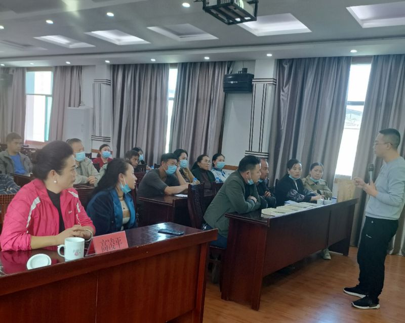 有关于黎平县:开展冬季充电茶叶拼配技术培训的资讯(1)