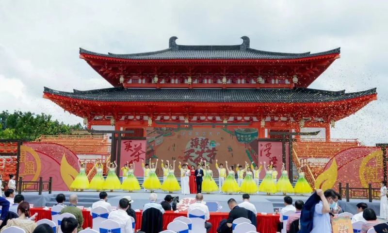 关于江西浮梁：一片绿色小叶子 成就富民大产业的消息(6)