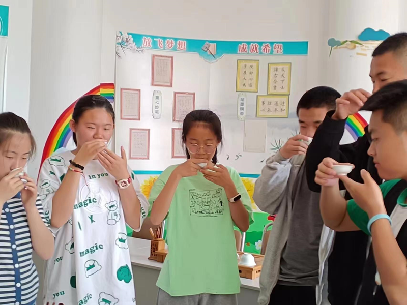 有关于听障学生《茶艺》特色课与专业技能课的心理疗愈策略反思的资讯(2)