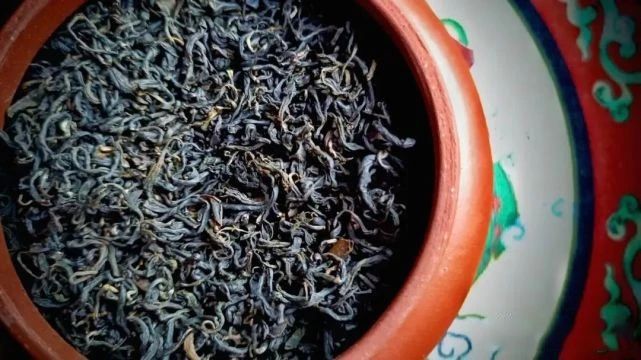 关于六堡茶制作技艺成为梧州市首个人类非物质文化遗产代表作名录项目的资讯(2)