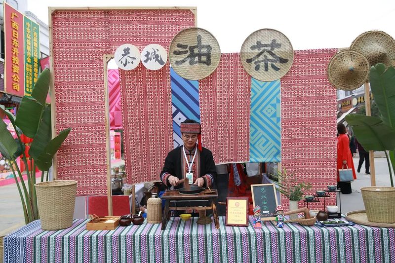 关于广西“六堡茶制作技艺、瑶族油茶习俗”列入联合国教科文组织人类非遗代表作名录宣传展示活动在南宁举行的信息(4)