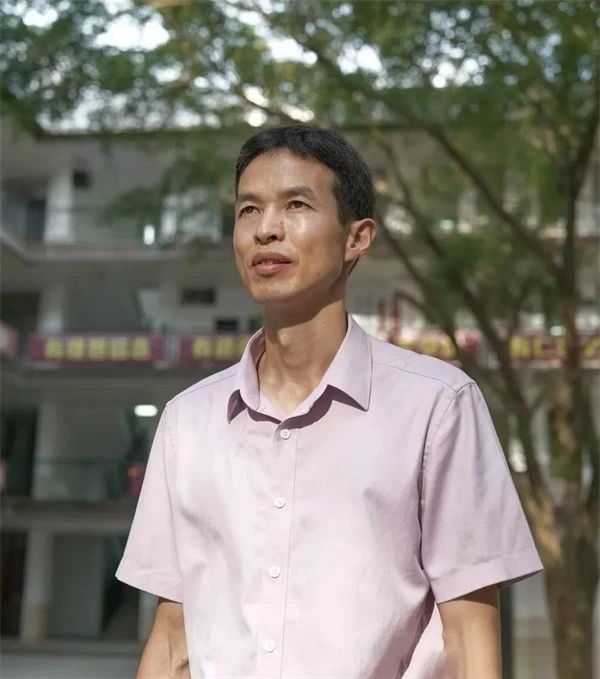 关于二十大代表温文溪在基层:在家乡茶园播种梦想的资讯