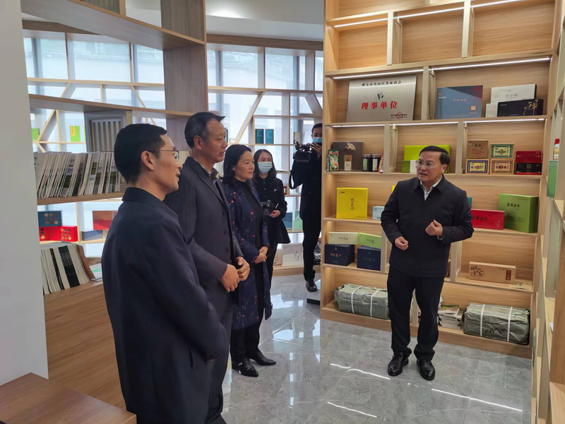 关于雅安市政协主席戴华强视察名山区茶业协会茗事民商工作的信息