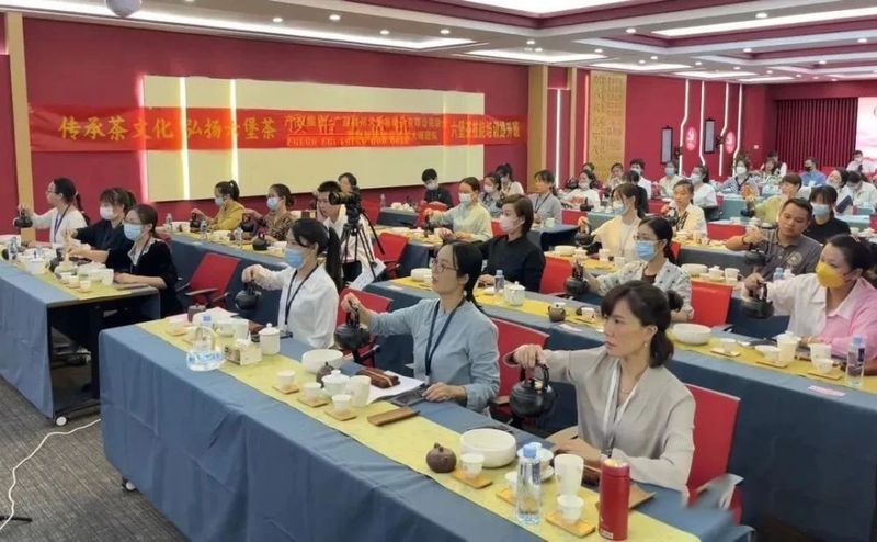 关于全力推进六堡茶产业步入健康发展“快车道”的信息