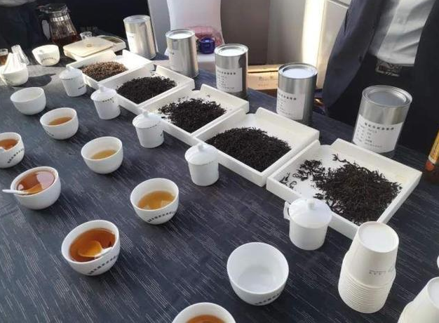 有关于让"小茶叶"做好经济"大文章"，这场茶文化(1)