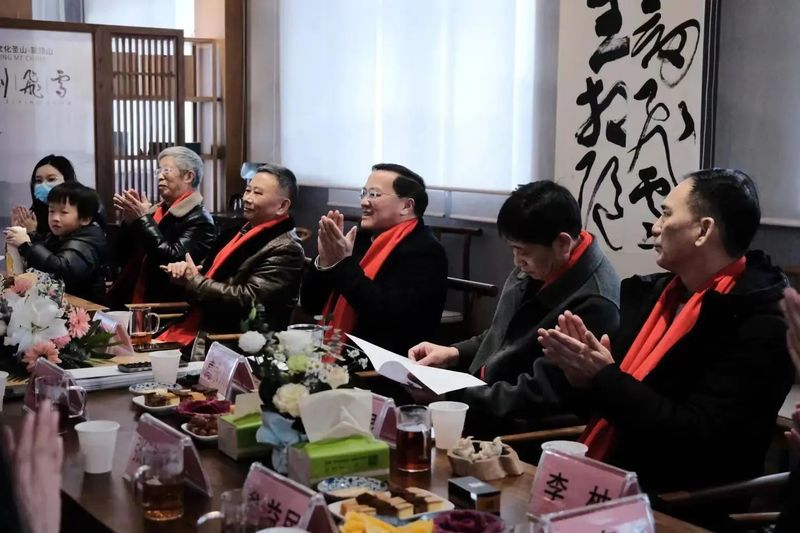 有关于蒙顶山茶传统制作技艺传习所揭牌仪式暨国茶人物·制茶大师庆贺典礼成功举办的新闻(15)