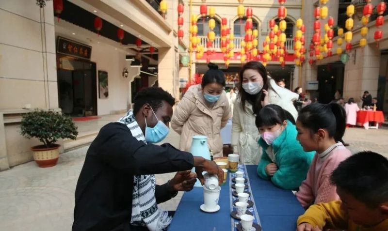 关于江西九江：茶香催热节日市场的消息(1)