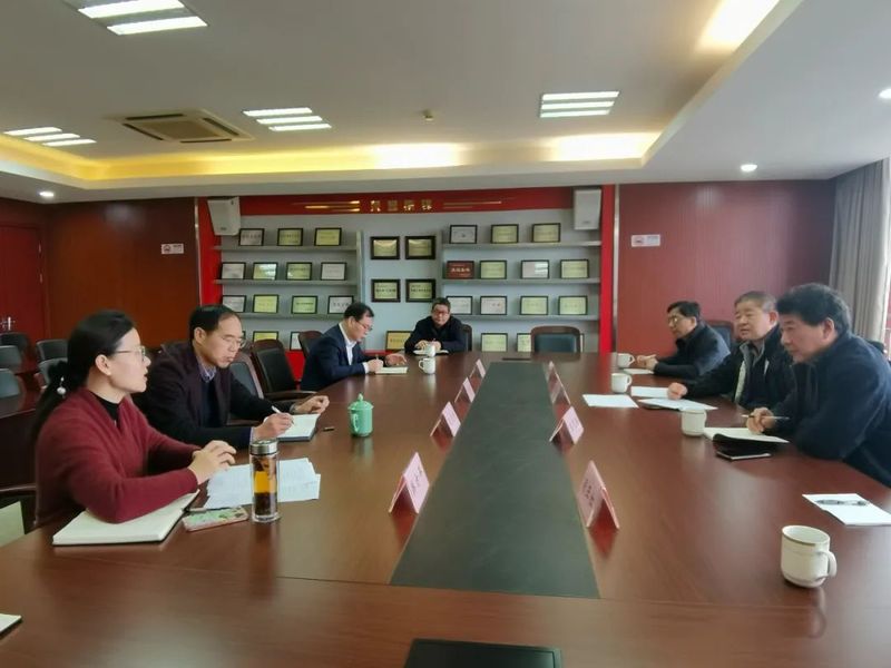 关于许岳荣赴义桥镇调研茶产业发展情况的新闻