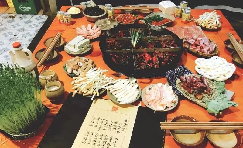 有关于地标馆：充满热辣火锅的赛博重庆，另一面是千年茶文化的信息(5)