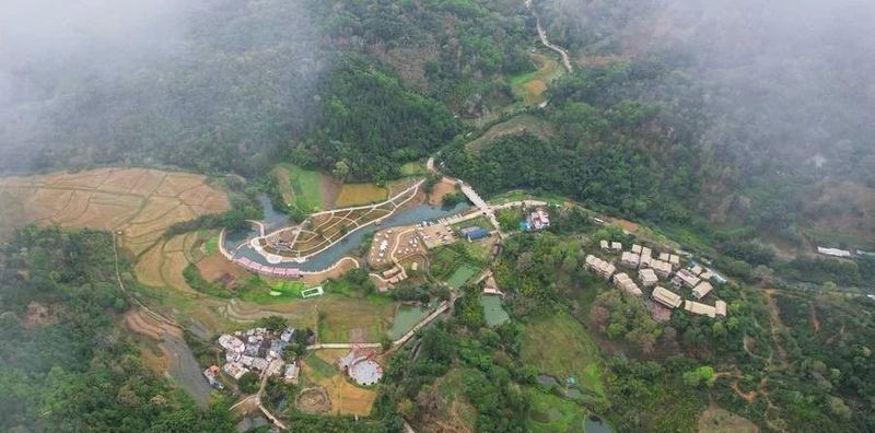 关于走进海南五指山毛纳村：感受春天的怦然心动与山城的水满茶香的消息(1)