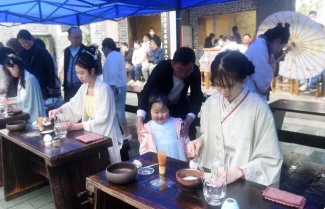 关于百戏斗茶闹元宵!惠州上演“宋式点茶”竞赛的消息(3)