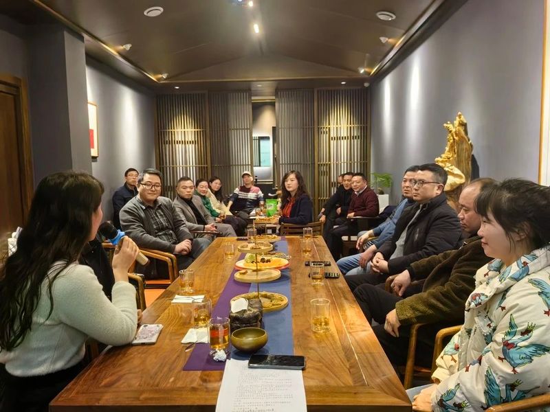 关于齐聚一堂 建言献策 汉中市举办首届茶业沙龙的信息