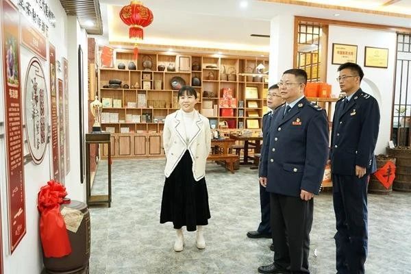 有关于税惠春风暖茶乡 携手同走振兴路的资讯(1)