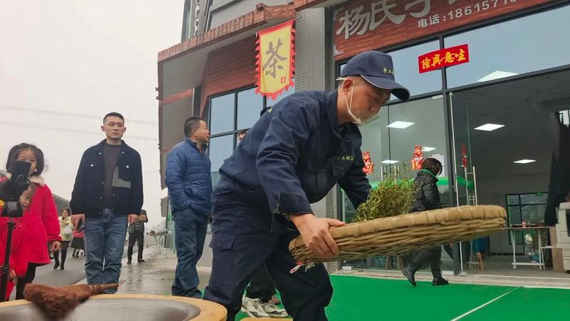 关于喝纳溪早茶咯！四川第十届茶叶开采活动周启动的新闻(2)