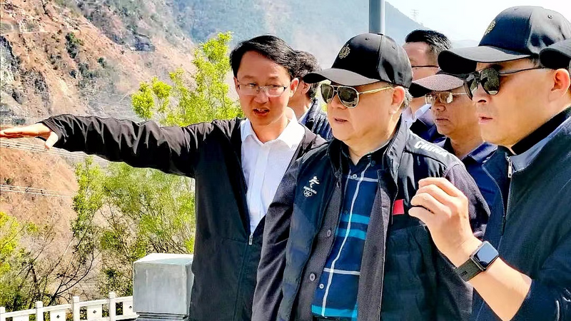 有关于巍然屹立 王者风范  莫言为锦秀茶尊题字的相关内容(2)