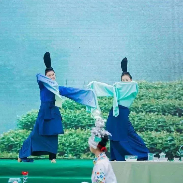 关于吉首市湘西黄金茶文化旅游节暨湖南省消费帮扶营销大赛巅峰之战成功举办的最新消息(19)