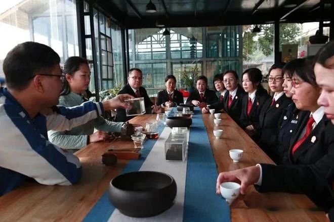 关于茶乡女法官：学茶艺，悟茶道，颂党恩，铭初心的信息