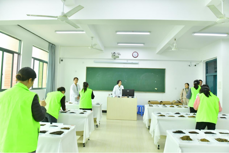 有关于全国评茶员职业技能竞赛在武夷山市举行，湖南选手龙善明荣获单项赛一等奖的信息(12)