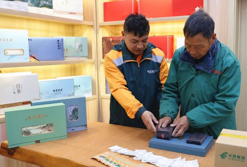 有关于春茶飘香，新昌邮政抢“鲜”送达的资讯(3)