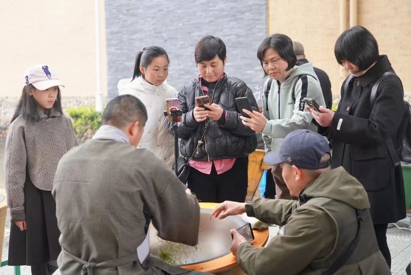 有关于早春第一“鲜”！2023“莲城雾峰”春茶节启幕的内容(3)