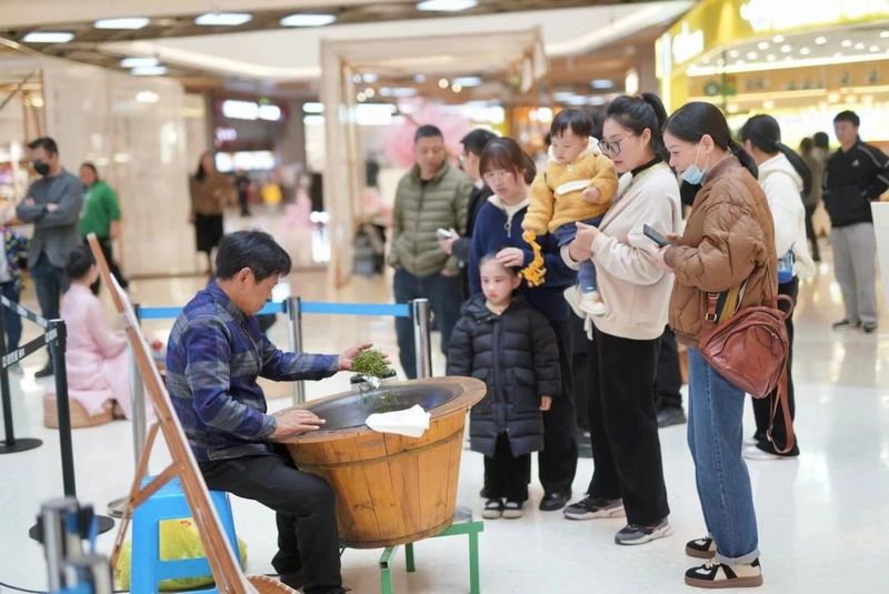 有关于早春第一“鲜”！2023“莲城雾峰”春茶节启幕的内容(10)