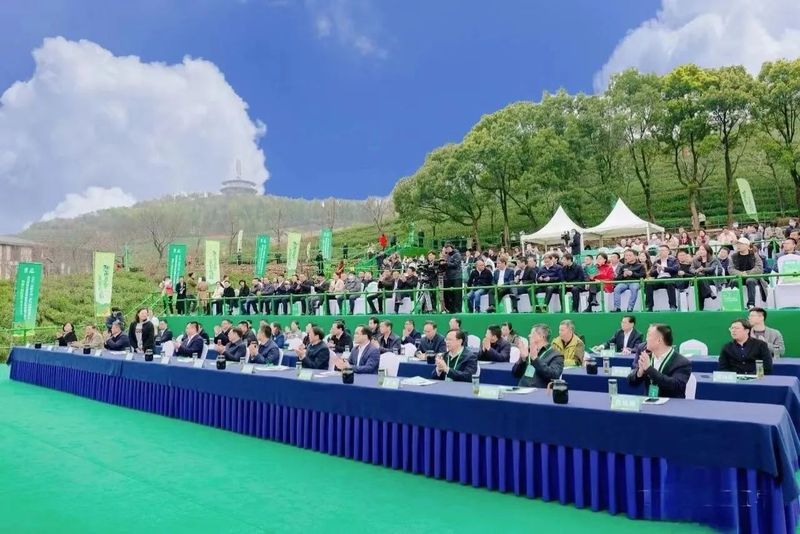 有关于走进茶区———省茶叶学会专家参加宜兴阳羡早春茶开采节活动!的信息(1)