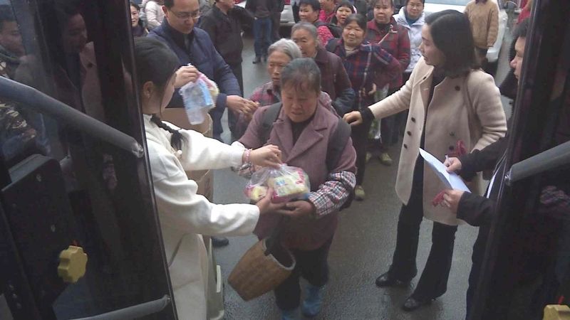 有关于专车接送！湄潭黄家坝启动“采茶促就业”的最新消息(1)