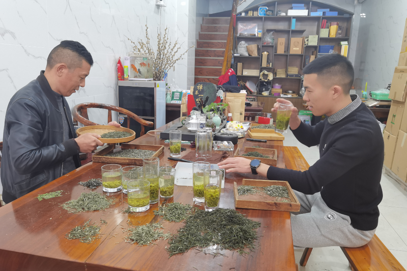 有关于交易量达1400吨 交易规模超8亿元 世界茶都茶叶交易市场交易火爆的消息(2)