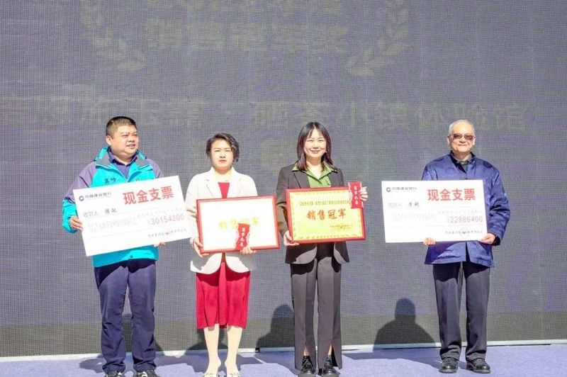 关于投资800万，联动大武汉！蓝焙茶业品牌化将再度升级！的相关信息(4)