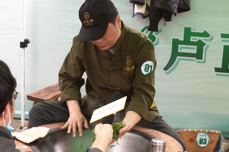 关于拔山高峰争春早，茶绿千山迎四方——“卢正浩杯”杭州市第四届龙井茶手工炒制技能大赛暨拔山开茶节成功举办的信息(14)