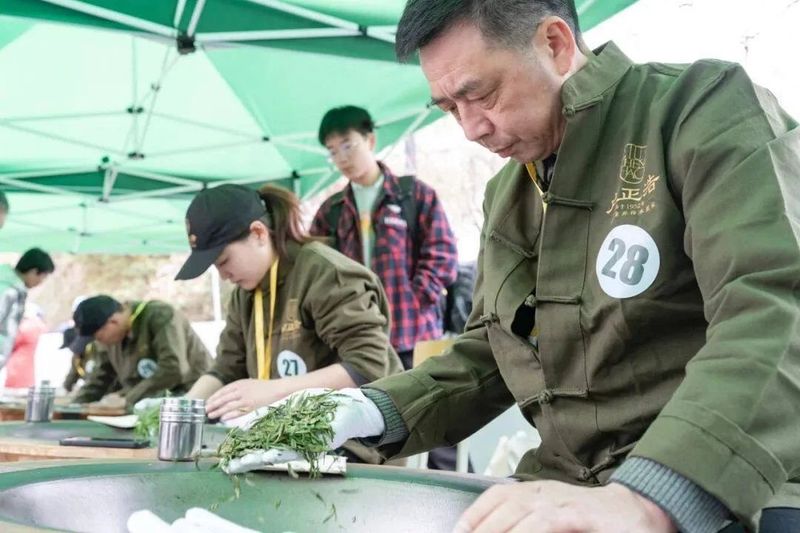 关于拔山高峰争春早，茶绿千山迎四方——“卢正浩杯”杭州市第四届龙井茶手工炒制技能大赛暨拔山开茶节成功举办的信息(7)