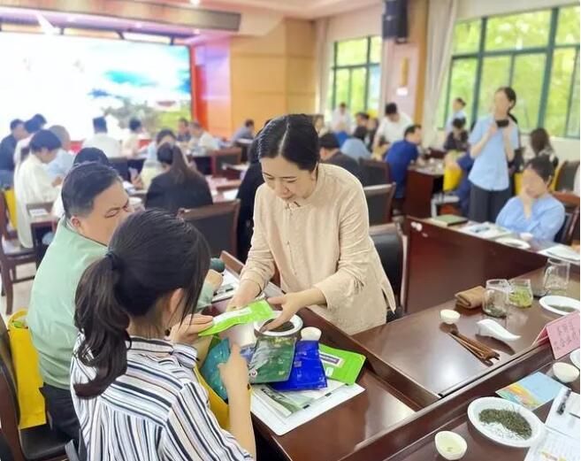 关于茶香四溢飘千里，消费帮扶助振兴的信息(3)