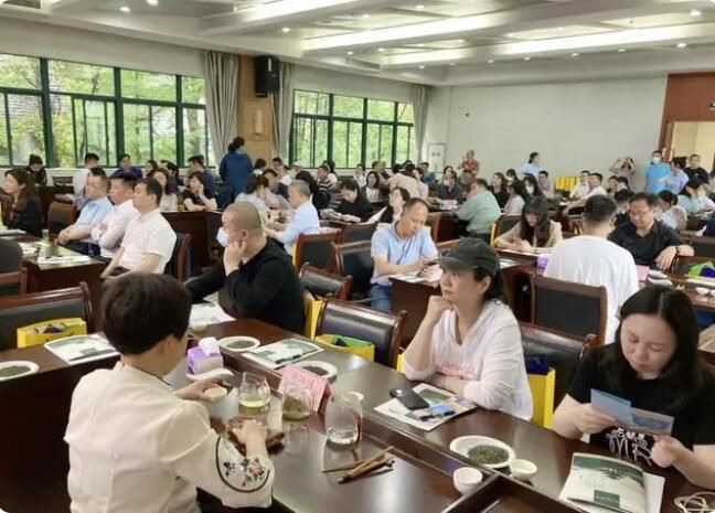 关于茶香四溢飘千里，消费帮扶助振兴的信息(2)