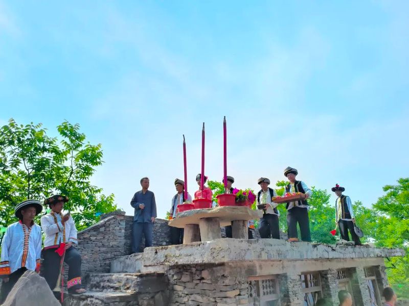 有关于景东县2023年“无量论茶”凤冠山古茶园分会场首届开采节圆满举办的资讯(1)