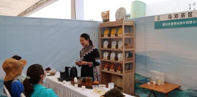 关于品茶香 论茶道 商茶事“穿越哀牢·感受无量·品千家寨爷号普洱茶”推介会在镇沅开幕的相关信息(7)