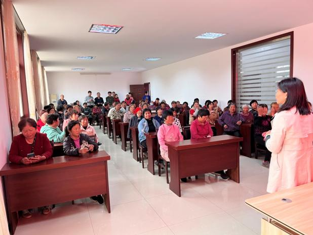 关于上党镇开展茶园病虫害绿色防控技术培训的新闻(1)