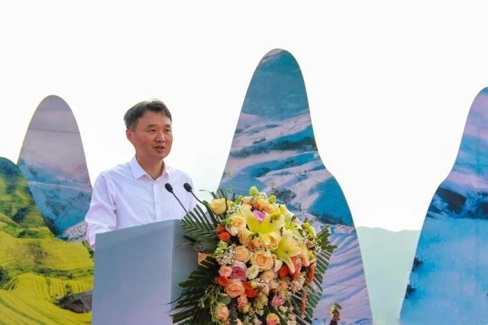 有关于广西龙胜古树茶祭茶节上演“少女飞天采茶”的最新消息(5)