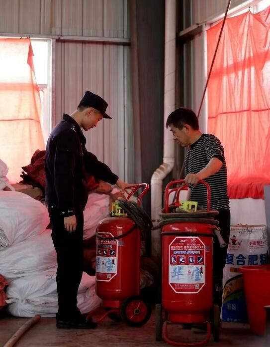 有关于春来采茶忙 茶园有“警”色的资讯(4)