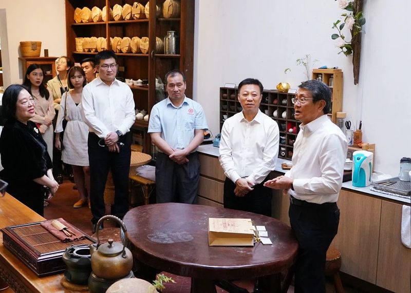 有关于续写茶船古道新篇章 掀起经贸合作新热潮，蒋连生率梧州市经贸代表团及部分企业出访新加坡的新闻