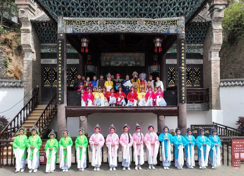 有关于紫阳县“春之茶”旅游季之知府巡游活动走进洞河的消息(1)