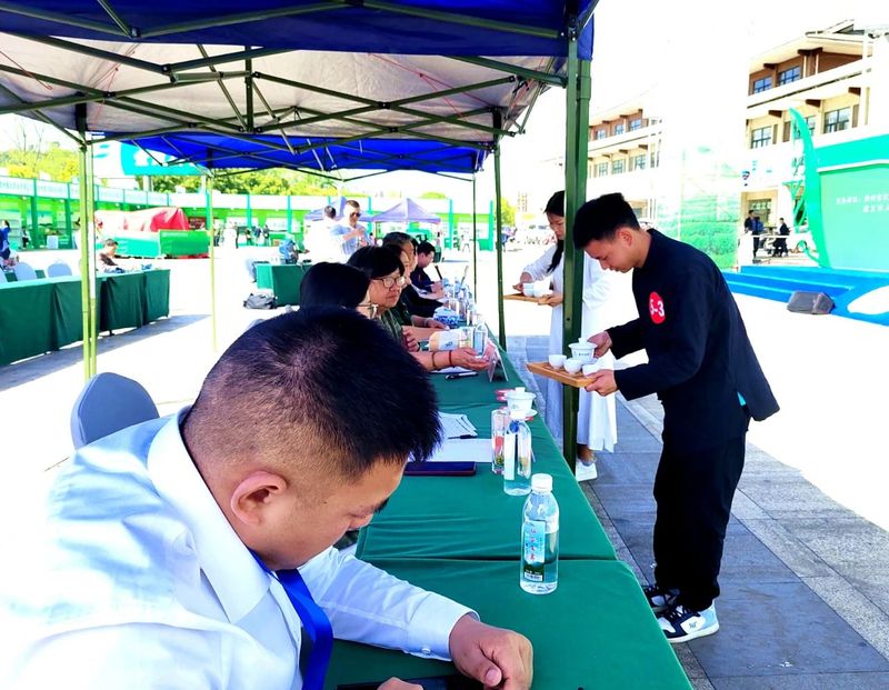 有关于第十四届“贵州绿茶”杯全民冲泡大赛在湄潭举行的新闻(3)