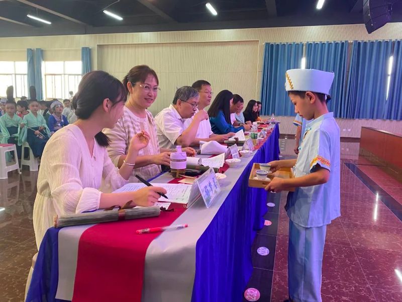关于思茅区：“传承国饮 普洱茶香”第三届少儿茶艺比赛精彩纷呈的内容(5)